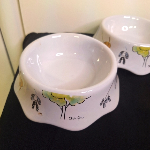 Two Dog Dishes Castleware - Picture 2 of 4